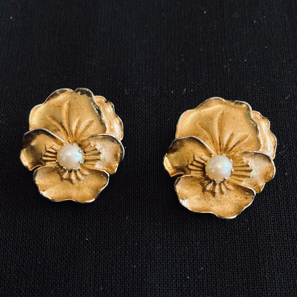 Vintage Marvella Faux Pearl Gold Tone Floral Clip On Earrings